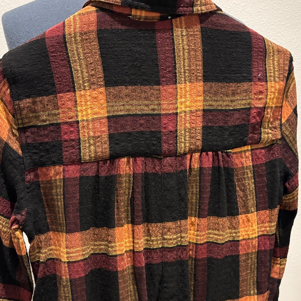 beachlunchlounge Multicolor Plaid Button-Up - Picture 6 of 7